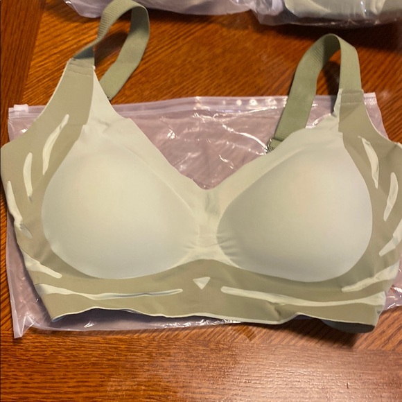 Seamless Olive Green Wireless Bra - Picture 1 of 4